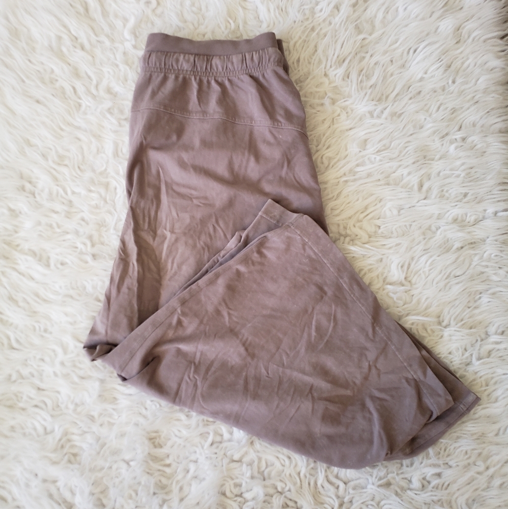 Size 10 lululemon wide leg capris